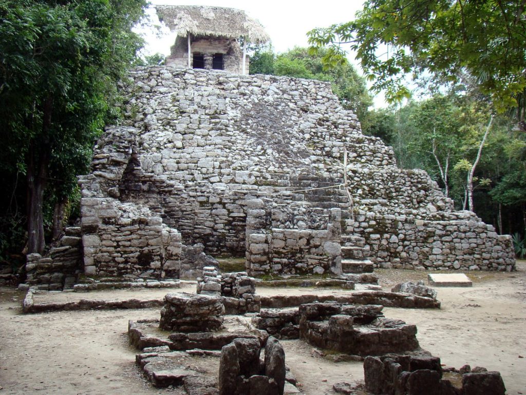 zona arqueológica de Cobá